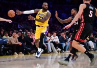 九游应用入口-詹姆斯意外战胜德国队，重返赛场引爆全场！